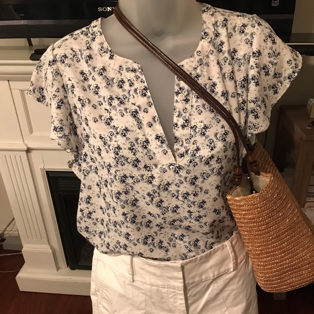 Adrianna papel top